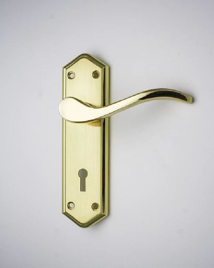 Grantham Brass Keyhole Door Handle - burkes_Hardware